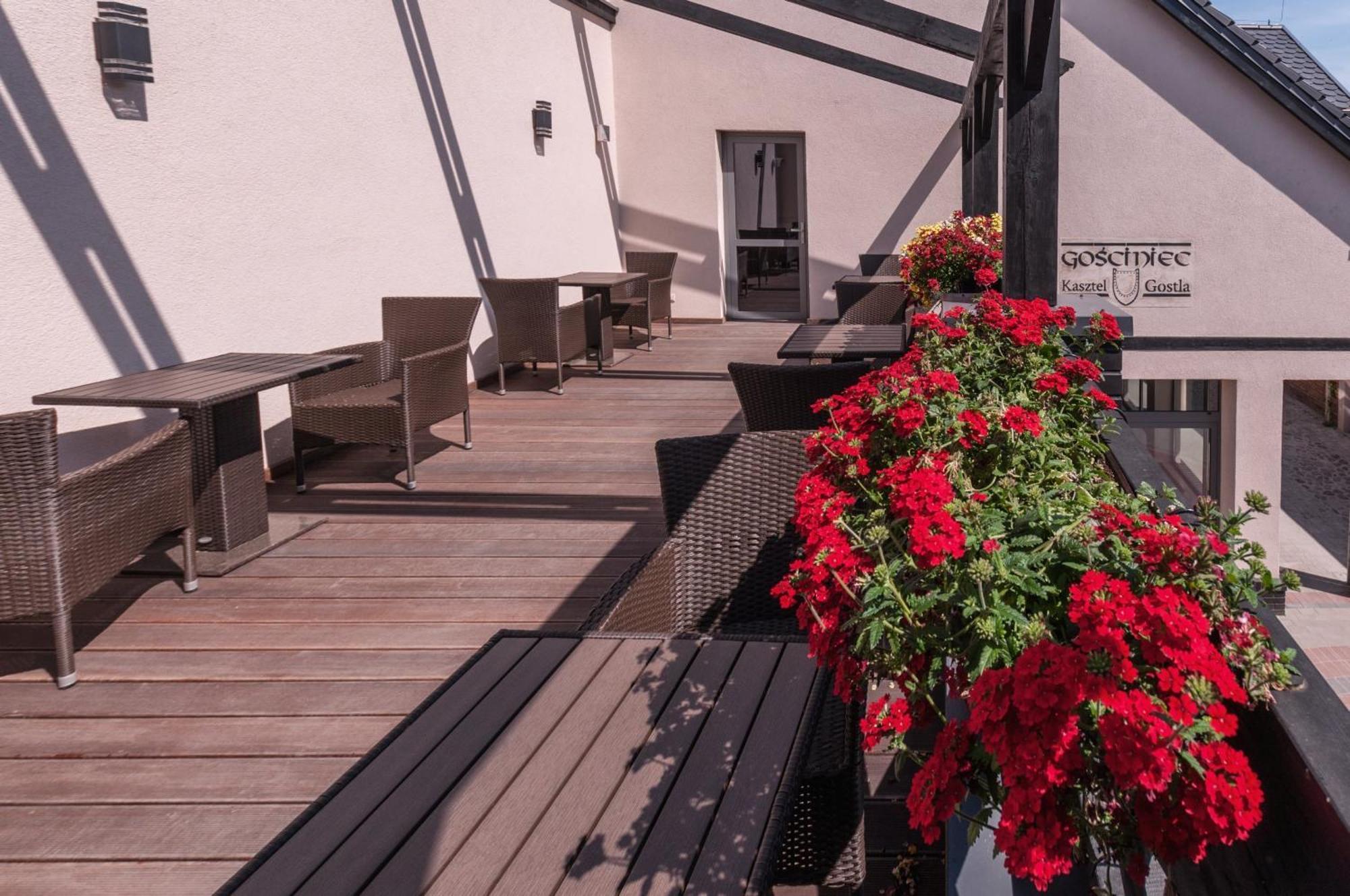Gosciniec Kasztel U Gostla Hotel Murowana Goślina Buitenkant foto