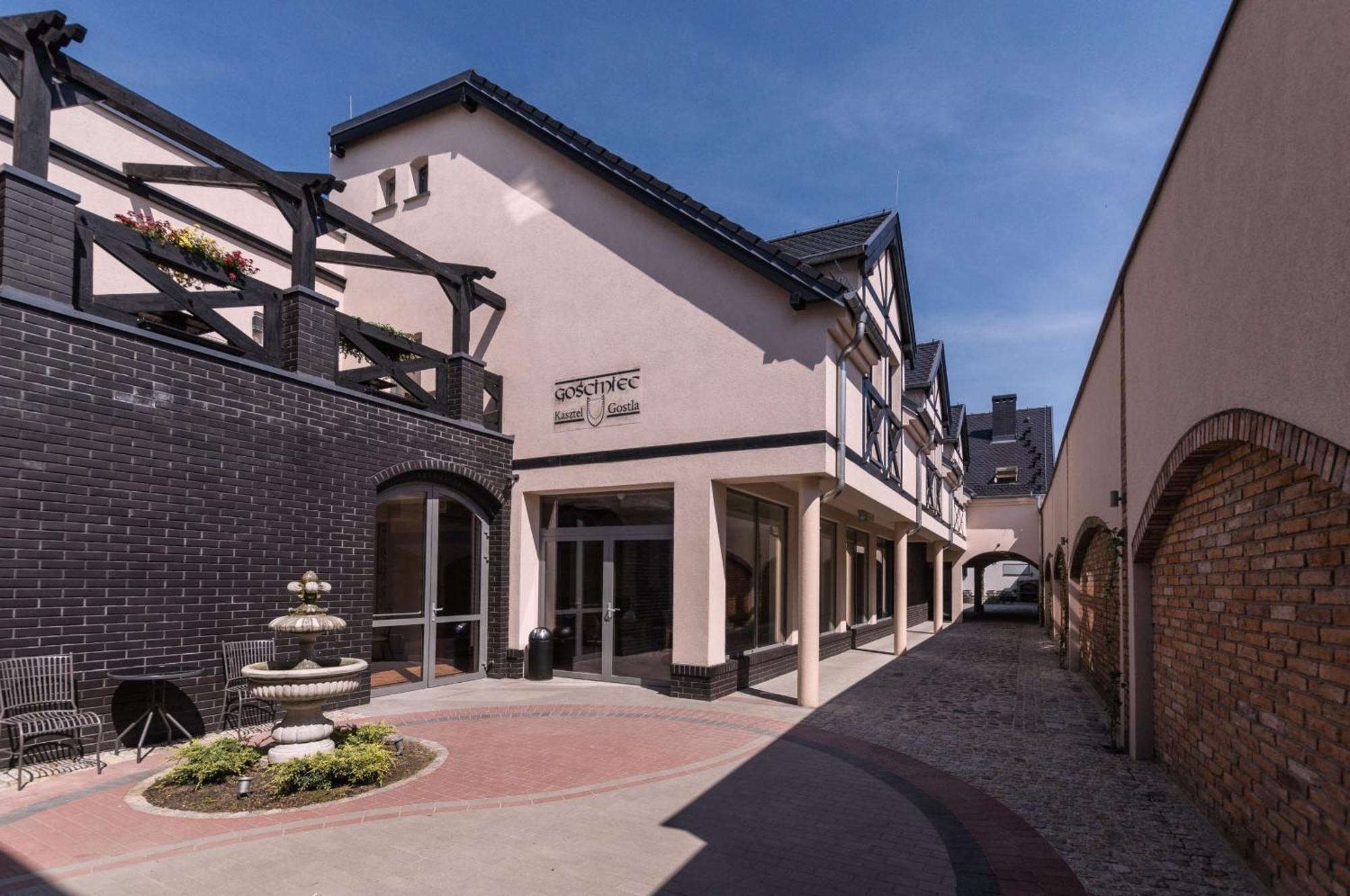 Gosciniec Kasztel U Gostla Hotel Murowana Goślina Buitenkant foto