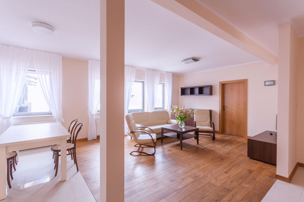 Gosciniec Kasztel U Gostla Hotel Murowana Goślina Kamer foto