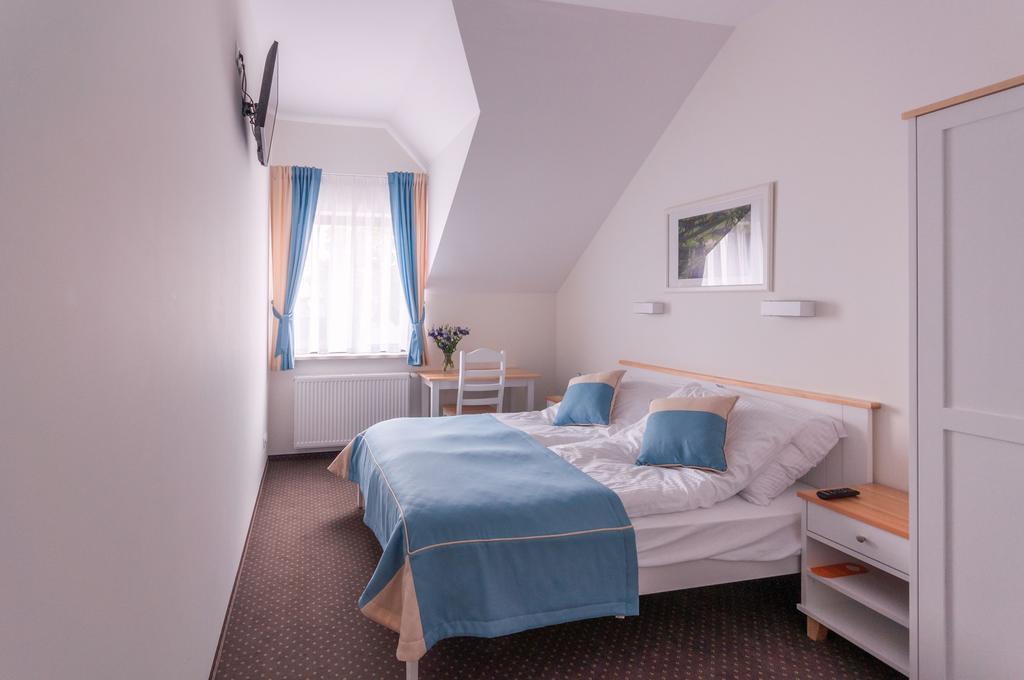 Gosciniec Kasztel U Gostla Hotel Murowana Goślina Kamer foto